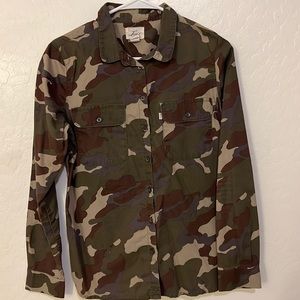 Women’s Levi’s long sleeve button down